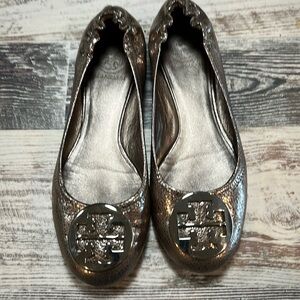 Metallic gold Tory Burch ballet flats. 8 1/2 medium. Gold hardware.